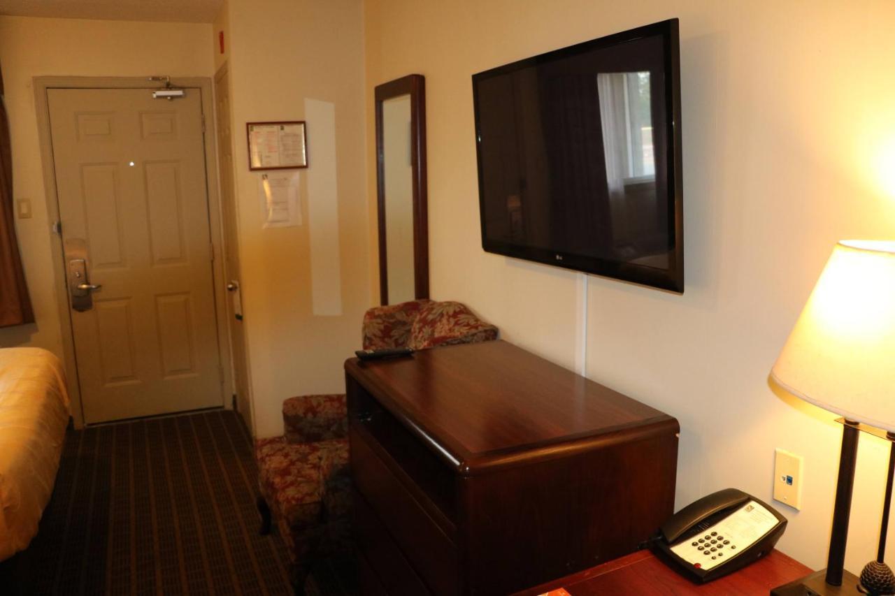 Quality Inn & Suites 1000 Islands Gananoque Exterior foto