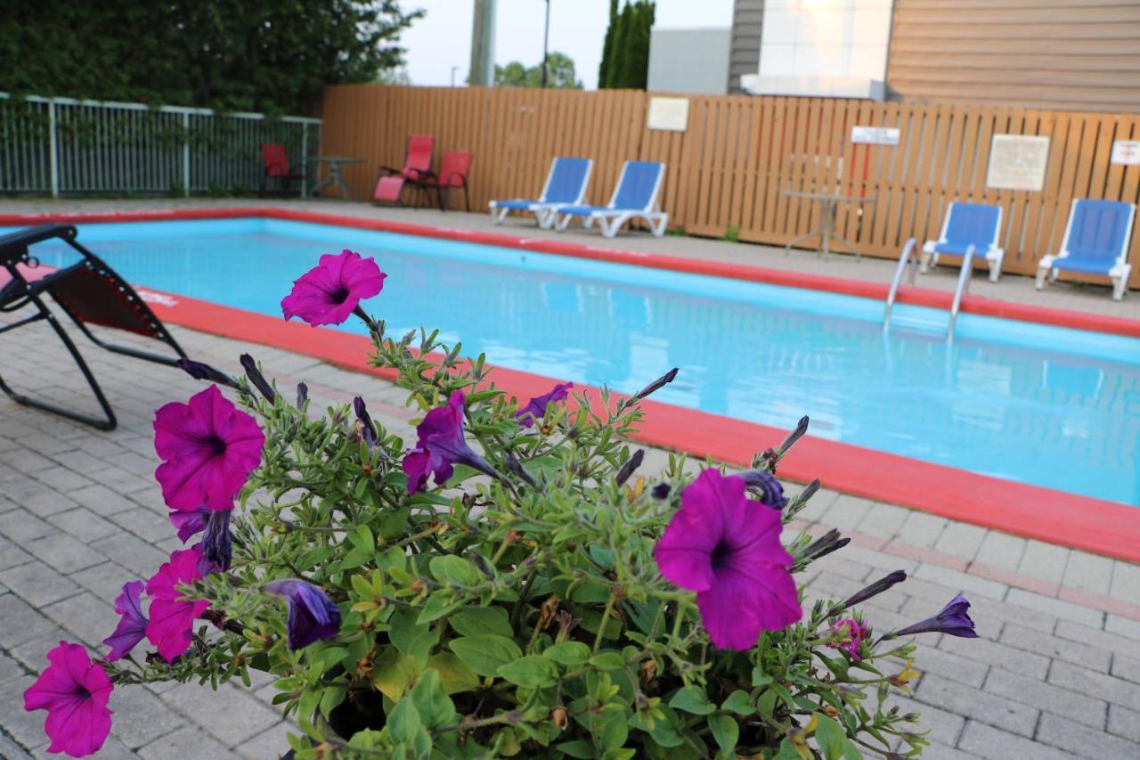 Quality Inn & Suites 1000 Islands Gananoque Exterior foto