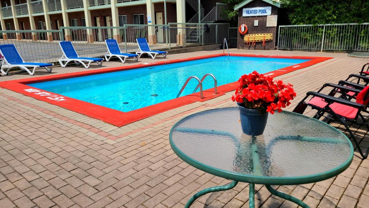 Quality Inn & Suites 1000 Islands Gananoque Exterior foto