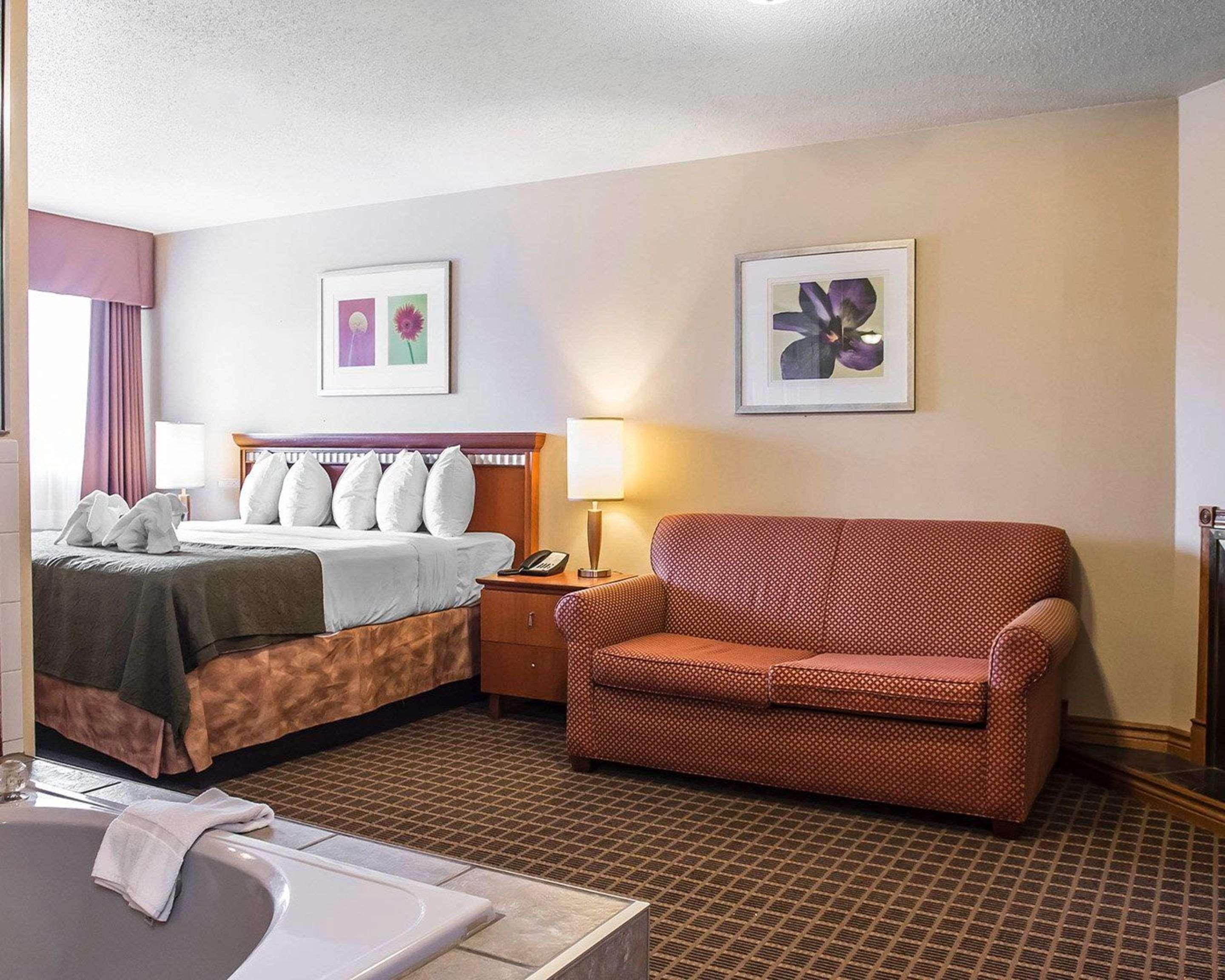 Quality Inn & Suites 1000 Islands Gananoque Exterior foto